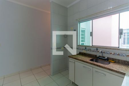 Sala/Cozinha de casa para alugar com 1 quarto, 96m² em Jardim Ana Rosa, São Paulo