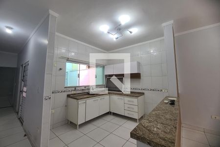 Cozinha de casa para alugar com 1 quarto, 96m² em Jardim Ana Rosa, São Paulo