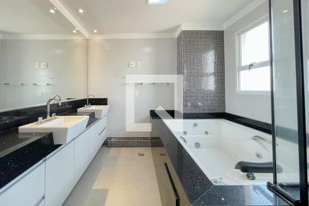 Apartamento para alugar com 242m², 4 quartos e 3 vagasBanheiro - Suíte 2 