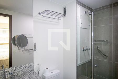 Banheiro de kitnet/studio para alugar com 1 quarto, 48m² em Jacarepaguá, Rio de Janeiro