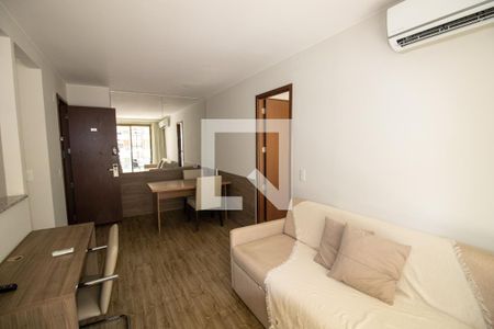 Sala de kitnet/studio para alugar com 1 quarto, 48m² em Jacarepaguá, Rio de Janeiro