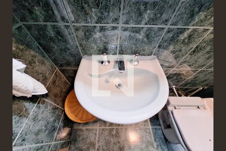 Casa à venda com 168m², 3 quartos e 4 vagasBanheiro Quarto 1