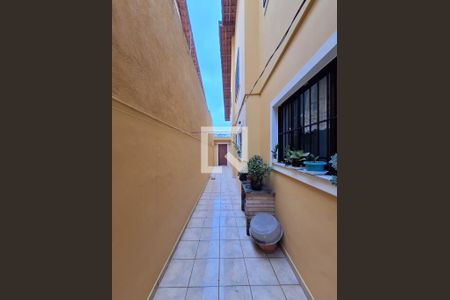 Casa à venda com 168m², 3 quartos e 4 vagasLateral