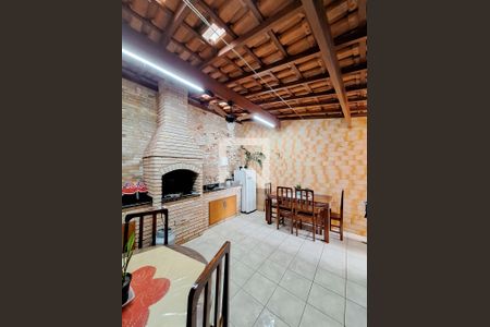 Casa à venda com 168m², 3 quartos e 4 vagasQuintal