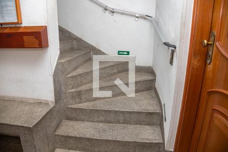 Apartamento à venda com 65m², 2 quartos e 1 vagaEscada do prédio 