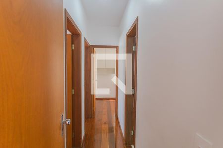 Corredor de apartamento para alugar com 2 quartos, 70m² em Vila Paris, Belo Horizonte