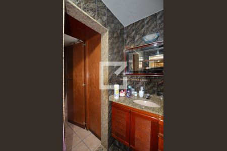 Casa à venda com 430m², 2 quartos e 2 vagasBanheiro da Suite