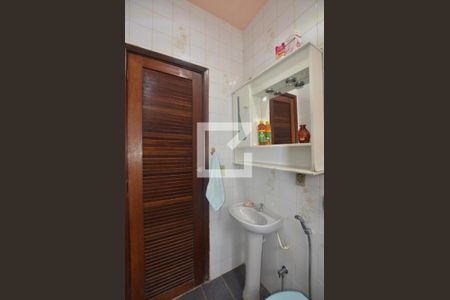 Casa à venda com 430m², 2 quartos e 2 vagasBanheiro de Serviço