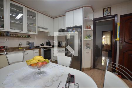 Casa à venda com 430m², 2 quartos e 2 vagasCozinha