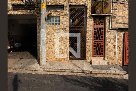 Fachada de casa para alugar com 2 quartos, 110m² em Parque Vitória, São Paulo