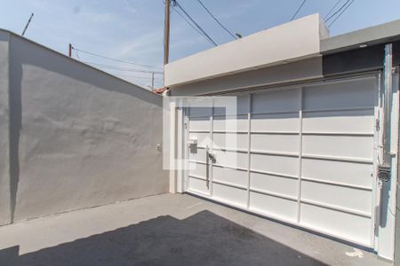 Casa à venda com 160m², 1 quarto e 2 vagas Casa à venda com 160m², 1 quarto e 2 vagasGaragem