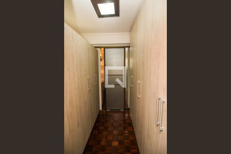 Apartamento à venda com 85m², 2 quartos e 1 vaga Apartamento à venda com 85m², 2 quartos e 1 vagaCloset da suíte