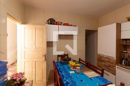 Casa à venda com 125m², 5 quartos e sem vaga Casa à venda com 125m², 5 quartos e sem vagaCozinha 1