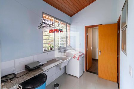 Casa à venda com 180m², 4 quartos e 5 vagasÁrea de serviço 