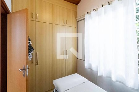 Casa à venda com 180m², 4 quartos e 5 vagasQuarto de serviço