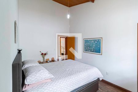 Casa à venda com 180m², 4 quartos e 5 vagasSuíte 2