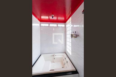 Casa à venda com 180m², 4 quartos e 5 vagasBanheiro da suíte 2