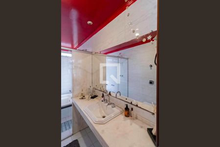 Casa à venda com 180m², 4 quartos e 5 vagasBanheiro da suíte 2