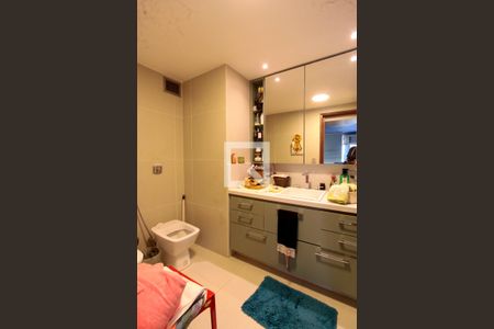 Apartamento à venda com 220m², 5 quartos e 2 vagasBanheiro Quarto 1 suíte