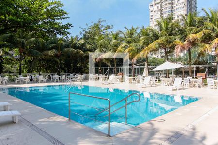 Apartamento à venda com 220m², 5 quartos e 2 vagasÁrea comum - Piscina