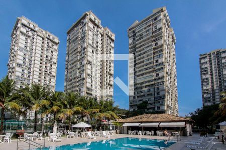 Apartamento à venda com 220m², 5 quartos e 2 vagasÁrea comum - Piscina