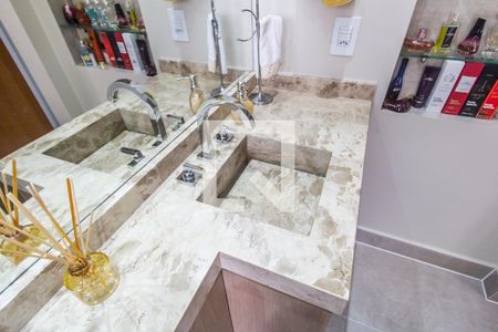 Apartamento à venda com 156m², 3 quartos e 2 vagasDetalhe do Banheiro da Suite