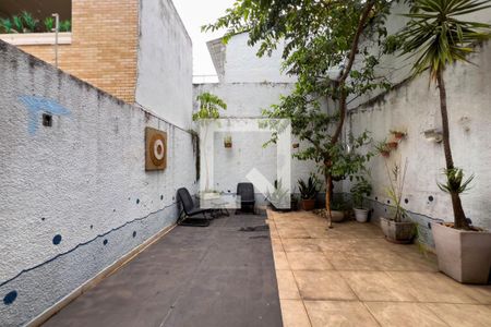 Casa à venda com 225m², 4 quartos e 2 vagas Casa à venda com 225m², 4 quartos e 2 vagasQuintal