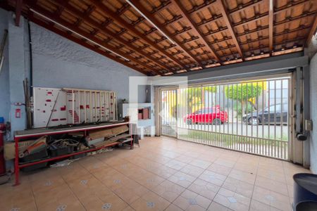 Casa à venda com 225m², 4 quartos e 2 vagas Casa à venda com 225m², 4 quartos e 2 vagasGaragem