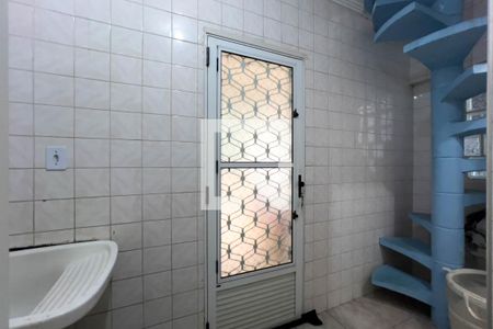 Casa à venda com 225m², 4 quartos e 2 vagas Casa à venda com 225m², 4 quartos e 2 vagasÁrea de serviço