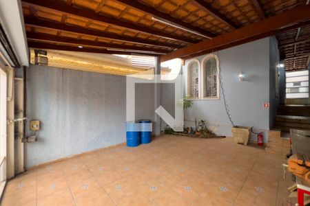 Casa à venda com 225m², 4 quartos e 2 vagas Casa à venda com 225m², 4 quartos e 2 vagasGaragem