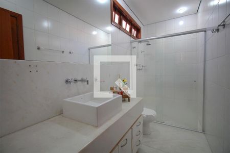 Casa à venda com 500m², 7 quartos e 5 vagasBanheiro da Suíte 2