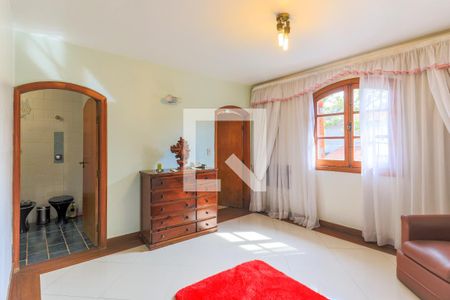 Casa à venda com 311m², 4 quartos e 2 vagasSuíte