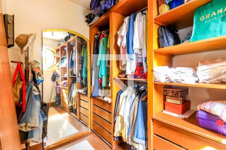 Casa à venda com 311m², 4 quartos e 2 vagasCloset da Suíte