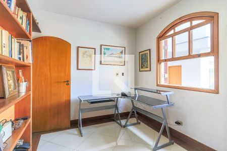 Casa à venda com 311m², 4 quartos e 2 vagasQuarto 3