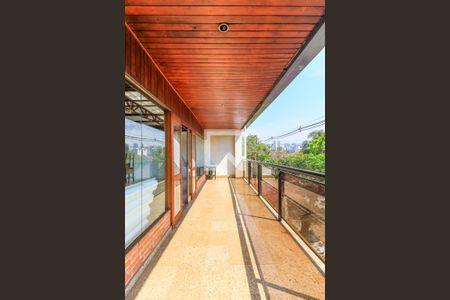 Casa à venda com 311m², 4 quartos e 2 vagasVaranda