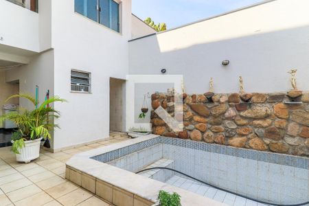 Casa à venda com 311m², 4 quartos e 2 vagasPiscina