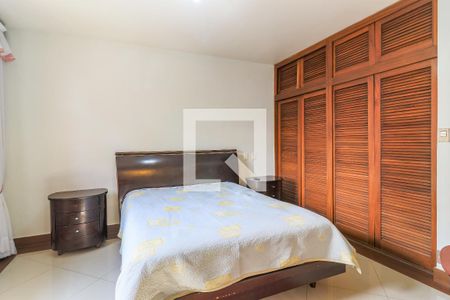 Casa à venda com 311m², 4 quartos e 2 vagasQuarto 1