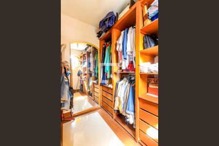 Casa à venda com 311m², 4 quartos e 2 vagasCloset da Suíte