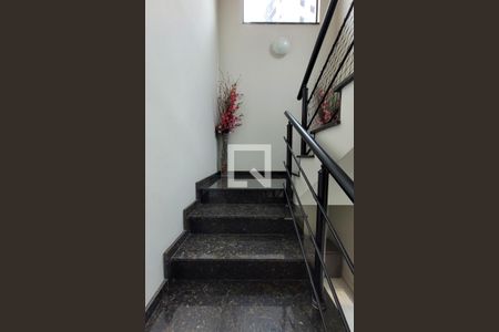 Casa para alugar com 150m², 4 quartos e 3 vagasEscada