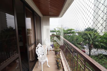 Apartamento à venda com 175m², 3 quartos e 3 vagasSacada