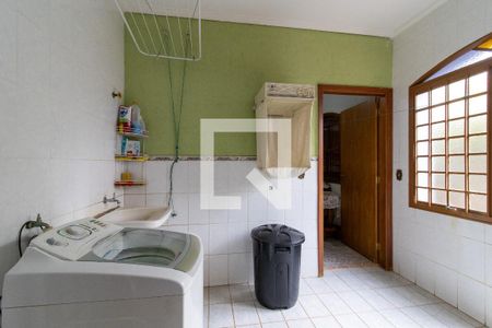 Casa à venda com 410m², 4 quartos e 6 vagas Casa à venda com 410m², 4 quartos e 6 vagasÁrea de Serviço