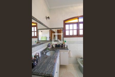 Casa à venda com 410m², 4 quartos e 6 vagas Casa à venda com 410m², 4 quartos e 6 vagasBanheiro Social 1