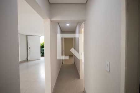 Casa para alugar com 150m², 3 quartos e 2 vagasCorredor