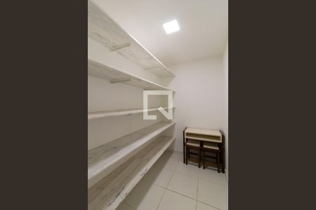Apartamento para alugar com 188m², 4 quartos e 3 vagas Apartamento para alugar com 188m², 4 quartos e 3 vagasDespensa