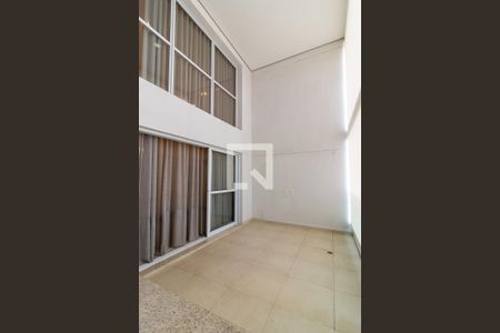 Apartamento para alugar com 188m², 4 quartos e 3 vagas Apartamento para alugar com 188m², 4 quartos e 3 vagasVaranda
