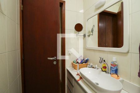 Casa à venda com 200m², 4 quartos e 5 vagasBanheiro da Suíte