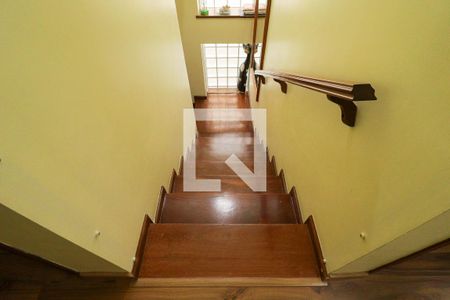 Casa à venda com 200m², 4 quartos e 5 vagasEscada