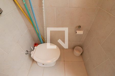 Casa à venda com 200m², 4 quartos e 5 vagasBanheiro de Serviço