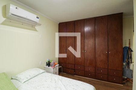 Casa à venda com 200m², 4 quartos e 5 vagasSuíte