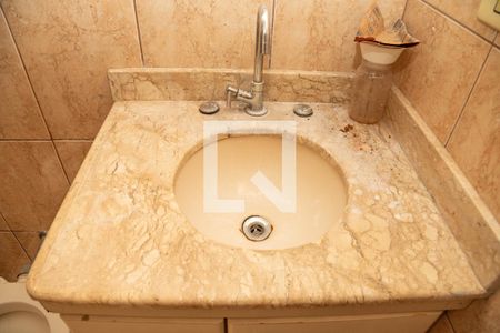 Casa à venda com 305m², 4 quartos e 3 vagas Casa à venda com 305m², 4 quartos e 3 vagasBanheiro social